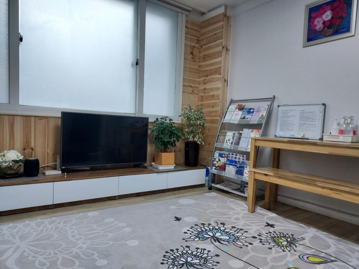 J&J Guesthouse Jeonju Exteriör bild