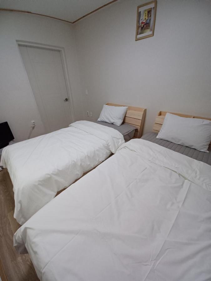 J&J Guesthouse Jeonju Exteriör bild